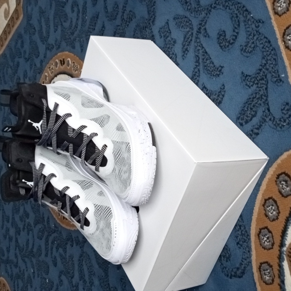 Jordan 37 oreo edition